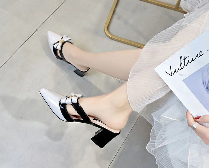 Pantofole da donna e sandali da donna Gioielli Estate 2025 Ciabatte con cristalli Scarpe a punta Ciabatte con tacco nero Rhenstone con fiocco Y