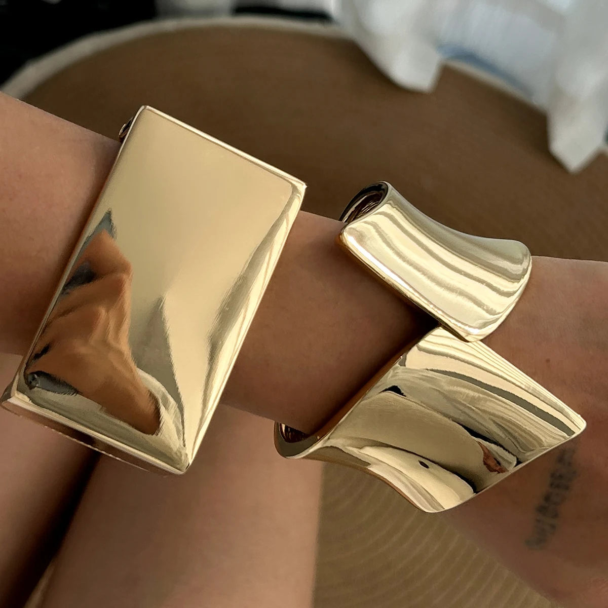 Ingemark Braccialetti a molla in metallo color oro esagerato per le donne Braccialetti a braccio geometrici irregolari vintage punk Regalo di gioielli da uomo