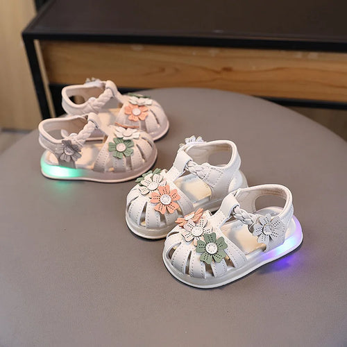 Leichte LED-Kinderschuhe in neuer Mode für den Sommer – schlichte und vielseitige Retro-Mädchenschuhe – elegante und leichte Prinzessinnen-Blumen-Kindersandalen