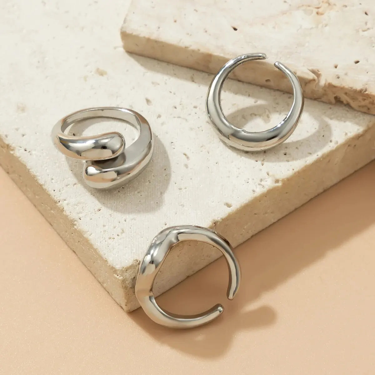 Set di anelli a forma di onda geometrica creativa alla moda da 3 pezzi per accessori per gioielli da dito con anello aperto regolabile irregolare di design da donna