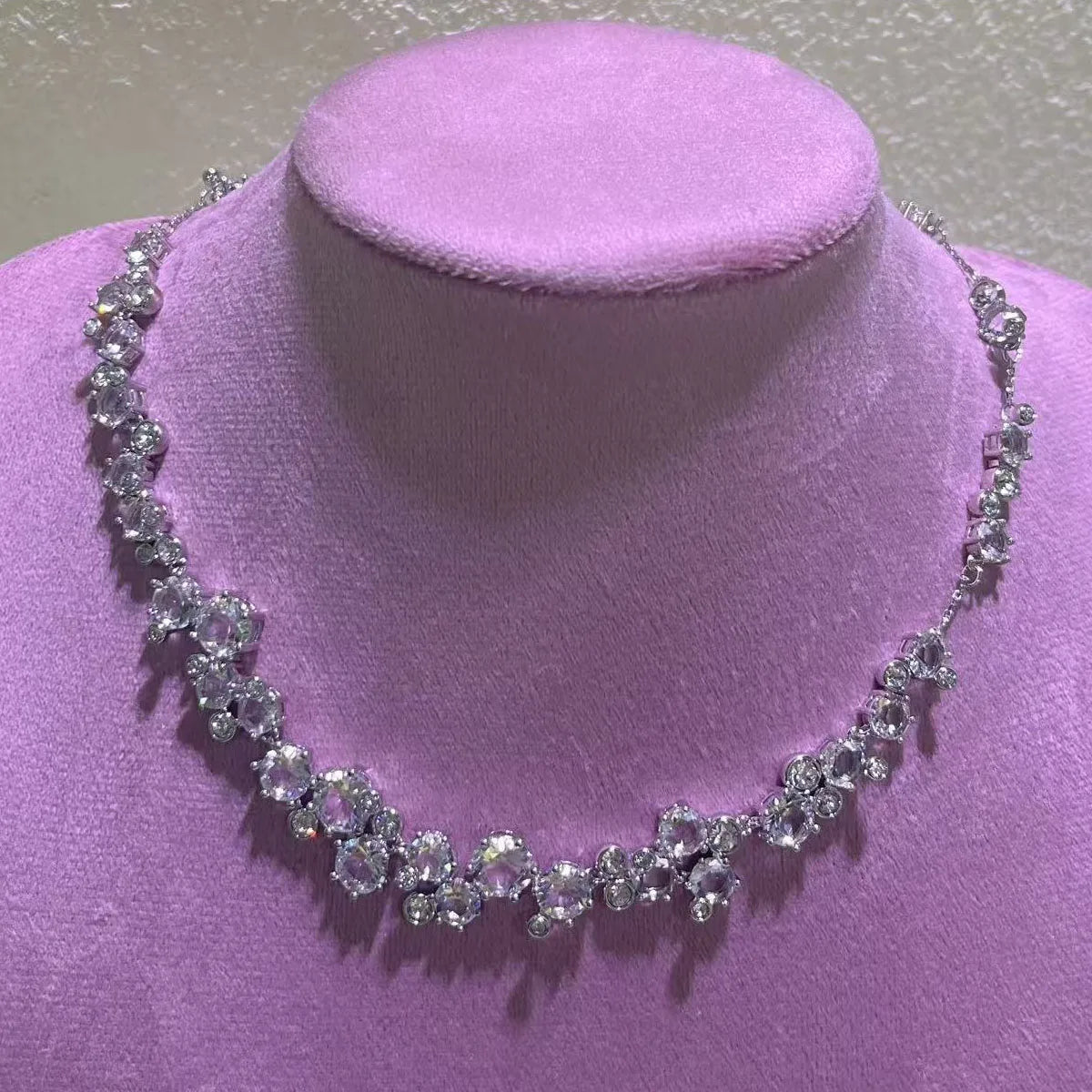 Sur New Styles Bijoux Tendance Perle Blanche Collier Boucles d'Oreilles Exquises Bracelet Bague Cadeaux de Qualité pour Femmes