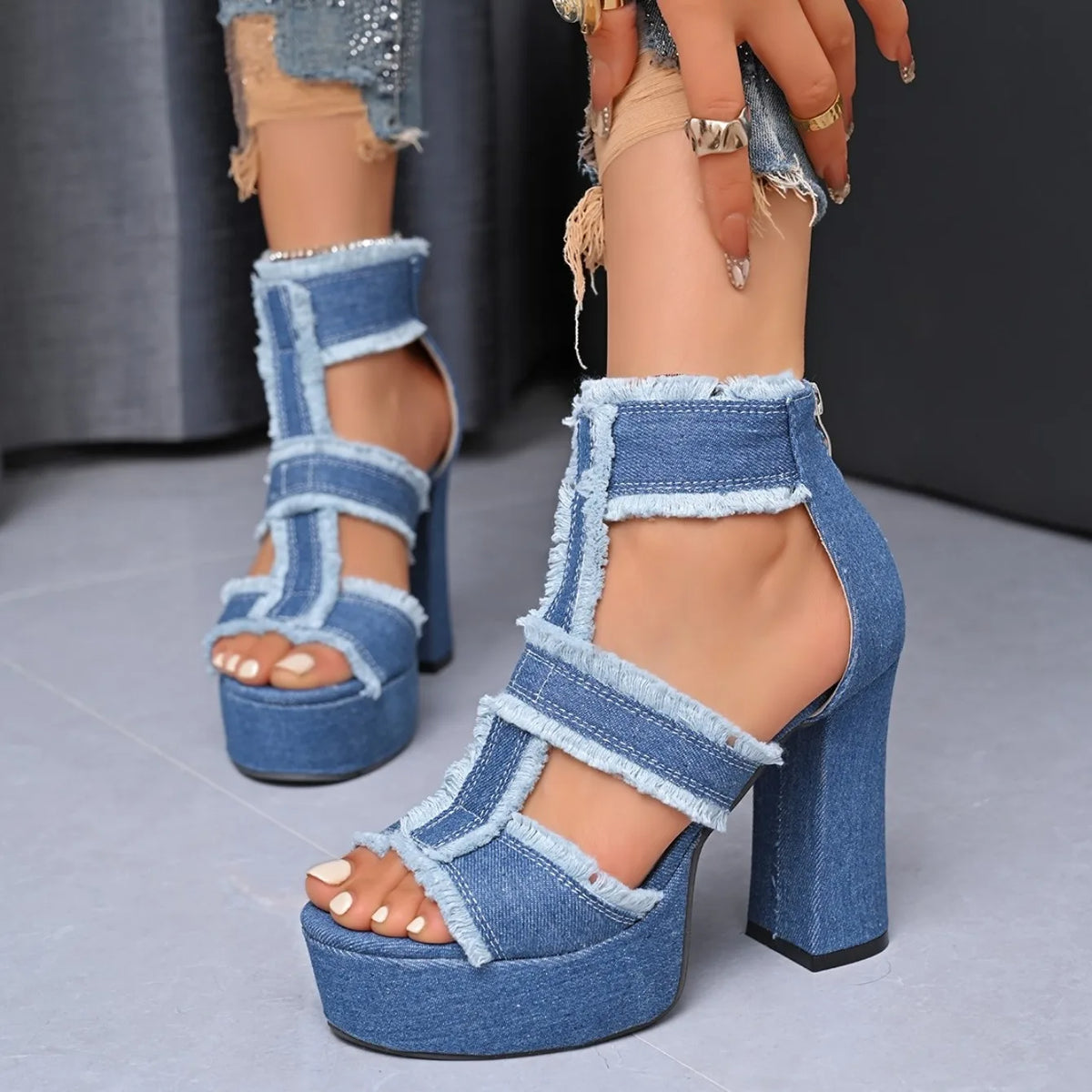 Sandales d'été pour femme Nouvelle plateforme en denim bleu Sangle de cheville Chaussures à talons hauts pour femme Sandales sexy à bout ouvert mode d'extérieur