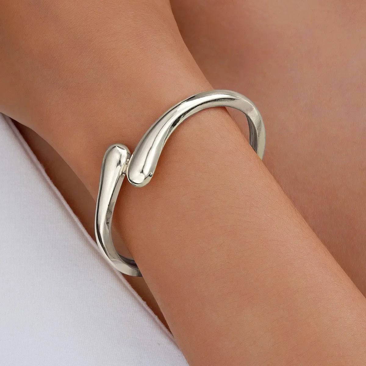 Semplice braccialetto a forma di lacrima per le donne Creativo oro argento colore polsino regolabile braccialetto aperto gioielli di moda per ragazze