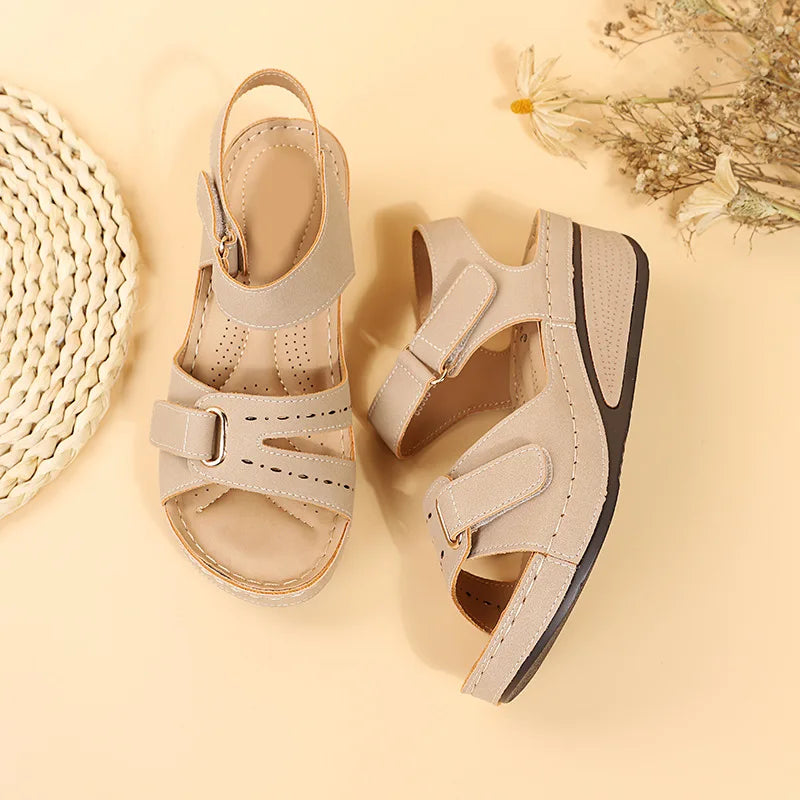 Sandali con zeppa estivi per donna 2025 Scarpe da spiaggia antiscivolo di nuova moda Donna Sandali con plateau casual leggeri Mujer Plus Size