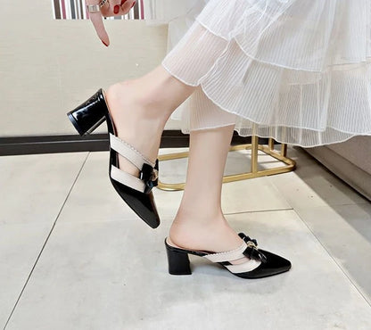 Pantofole da donna e sandali da donna Gioielli Estate 2025 Ciabatte con cristalli Scarpe a punta Ciabatte con tacco nero Rhenstone con fiocco Y