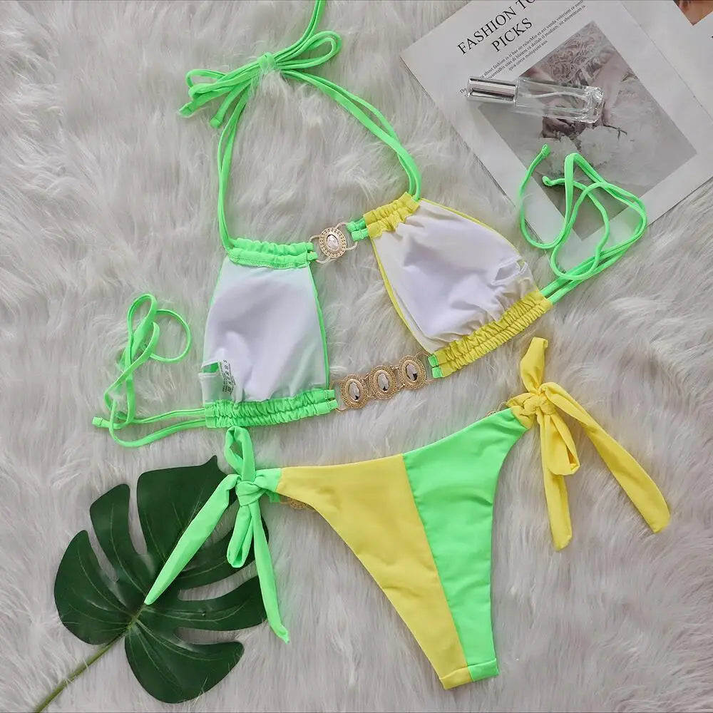 2026 Bikini da donna a due pezzi con scollo all'americana e inserti di diamanti, modello intagliato, costume da bagno da spiaggia