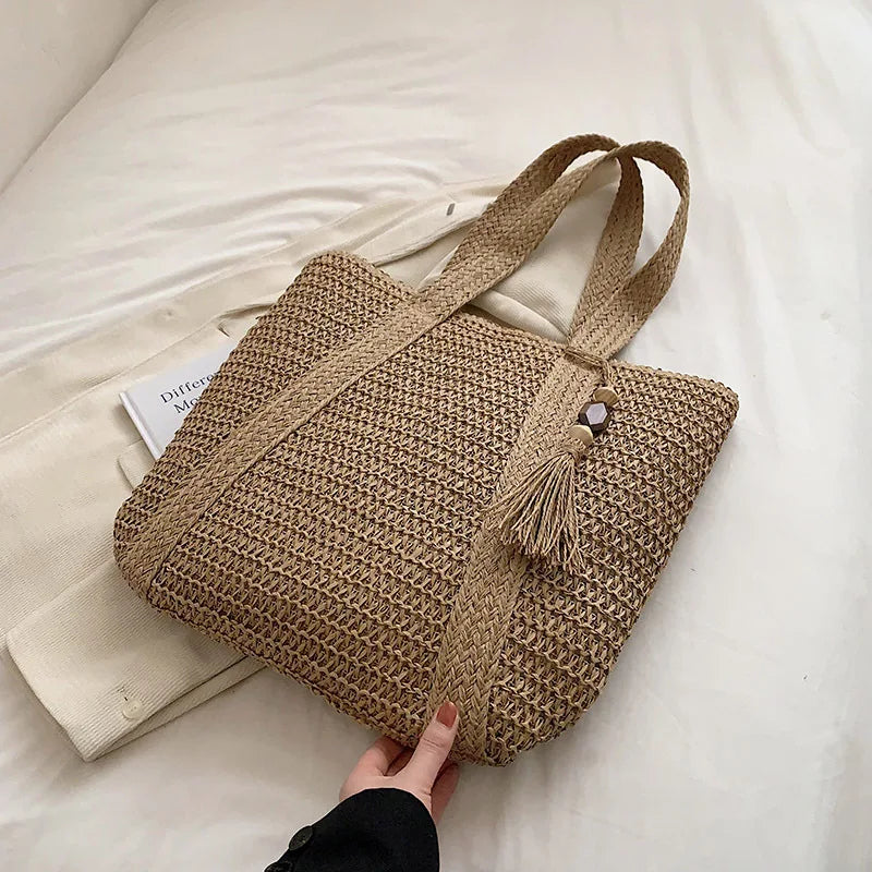 Borsa a tracolla tessuta estiva borsa da spiaggia da donna borsa da viaggio con nappe da viaggio in paglia lavorata a maglia fatta a mano di grande capacità