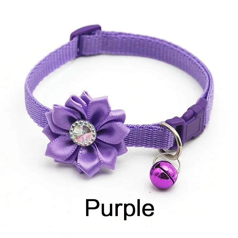 Collare carino colorato per cani e gatti collare regolabile con campana di fiori con collare a campana forniture per animali domestici 7 colori sono disponibili