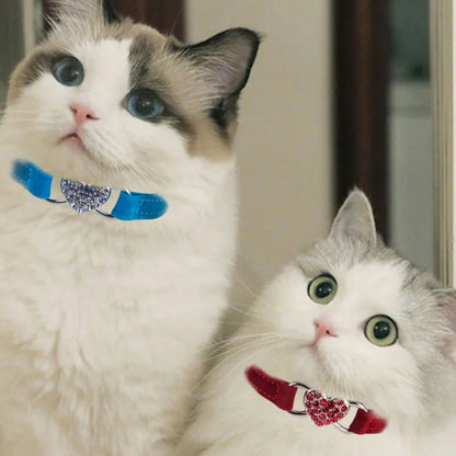 Collare per gatti a forma di cuore con campanello, elastico e regolabile, in morbido velluto con cristalli, per gattini e cuccioli, accessori per animali domestici