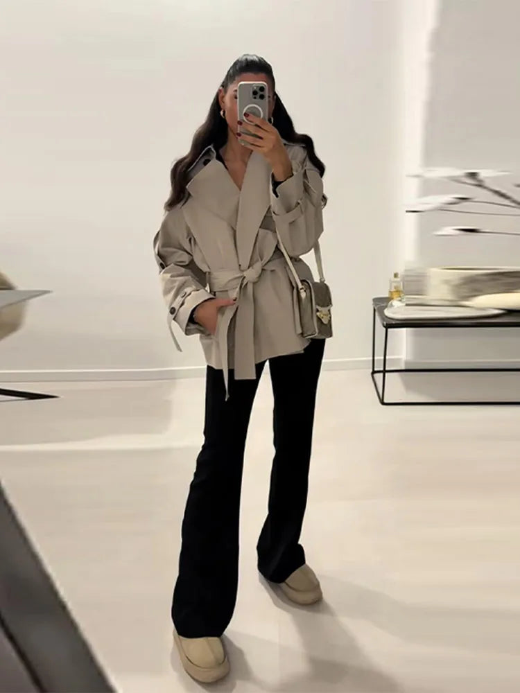Trench Coat Corto da Donna con Cintura, Collo a Risvolto, Maniche Lunghe, Oversize, Antivento, Primavera-Autunno 2026