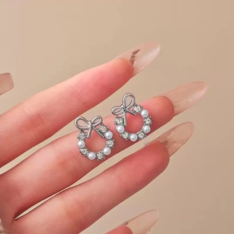 2 Orecchini da Donna di Lusso con Zirconi a Forma di Stella Marina e Conchiglia, Orecchini Semplici a Fiore e Foglia con Perle Imitazione, Gioielli per Feste e Matrimoni