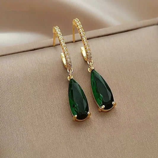 Huitan Orecchini pendenti con zirconi verdi pera per donna Temperamento Orecchini pendenti con orecchio color oro Gioielli alla moda di lusso da donna da ufficio