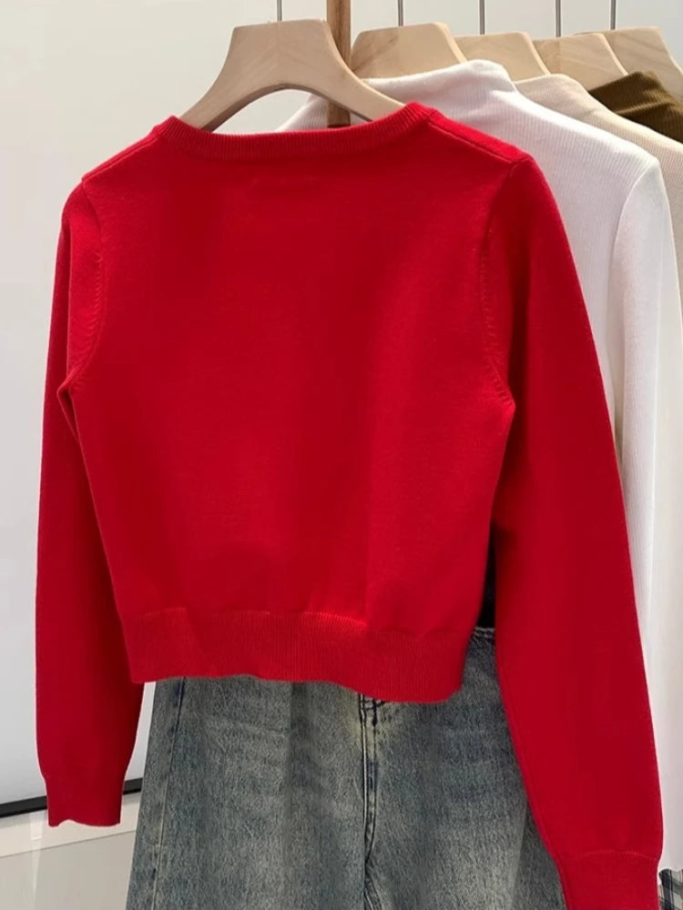 Maglione da donna autunno inverno 2026, cardigan in maglia ricamato che valorizza la figura, design unico e chic coreano, maglione in maglia, capo esterno, top