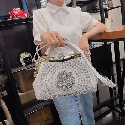 Borsa a tracolla di alta qualità da donna estate 2024 nuova borsa a tracolla di nicchia con texture esplosiva borsa di grande capacità tempestata di diamanti