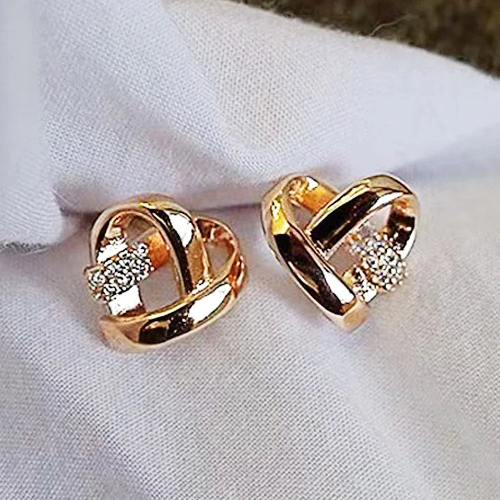 Huitan Eternity Love Orecchini Ear Stud Piercing Colore argento/Colore oro Orecchini a forma di cuore per le donne Gioielli da sposa chic