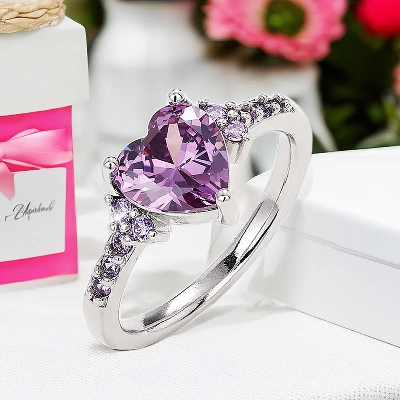 Huitan Anelli con zirconi a forma di cuore viola per le donne Accessori unici per fidanzamento di nozze Fancy Lady Gift Gioielli romantici alla moda