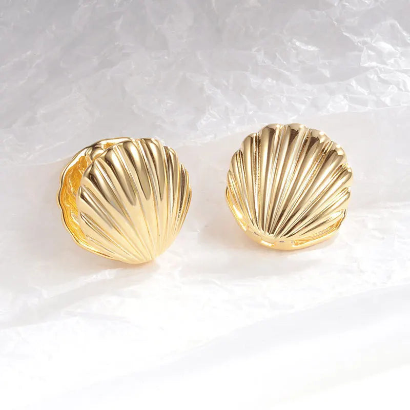 Orecchini a bottone a forma di conchiglia di perla di conchiglia di cristallo blu eleganti vintage per le donne Regalo per feste di gioielli rotondi con geometria semplice