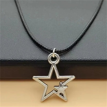 La più nuova moda tibetana cava doppia stella pendente collana girocollo fascino cordoncino in pelle nera prezzo di fabbrica gioielli fatti a mano regali