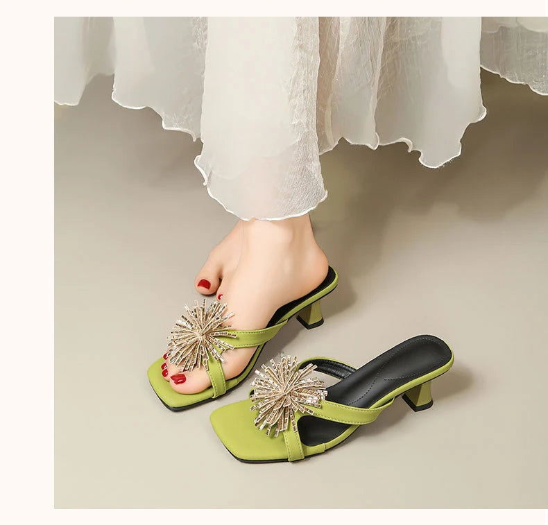 Damen-Sommersandalen 2026 Neue High-End-Outdoor-Trend-Strass-Sandalen mit klobigem Absatz