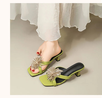 Damen-Sommersandalen 2026 Neue High-End-Outdoor-Trend-Strass-Sandalen mit klobigem Absatz