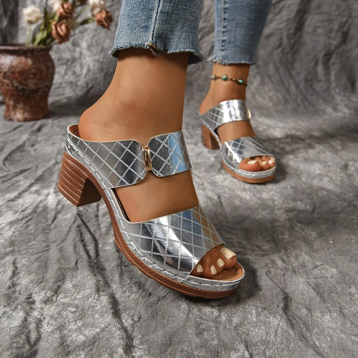Sandales d'été légères à talons hauts pour femmes, nouvelles sandales élégantes à bout ouvert et talon épais, mules décontractées à bride arrière pour femmes 2026