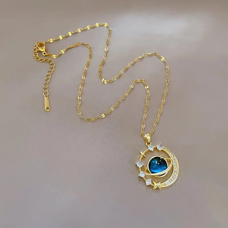 Collana in Acciaio Inossidabile con Ciondolo a Forma di Pianeta e Cielo Stellato, Elegante e Versatile