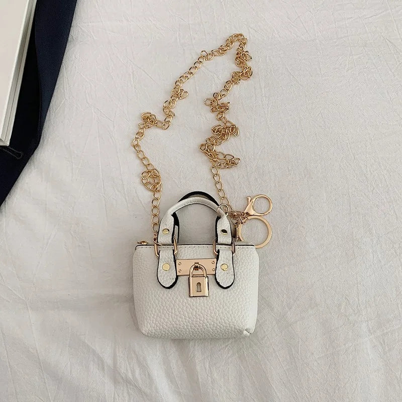 Borsa quadrata piccola da ragazza a tracolla per l'estate 2025, i nuovi bambini classici che portano una borsa a tracolla monospalla. portachiavi portafoglio