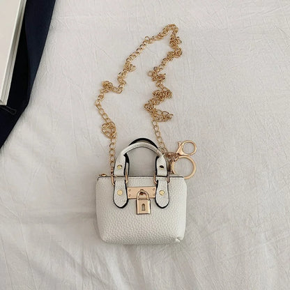 Borsa quadrata piccola da ragazza a tracolla per l'estate 2025, i nuovi bambini classici che portano una borsa a tracolla monospalla. portachiavi portafoglio