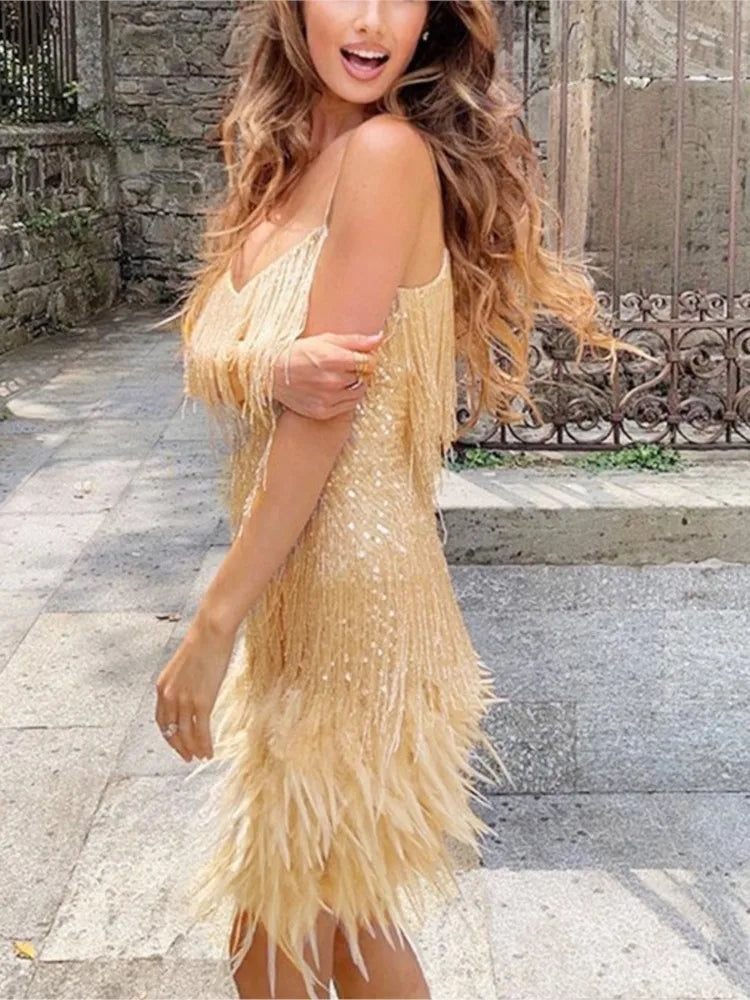 Abito estivo elegante con nappe e paillettes Abito da donna sexy sottile senza maniche con scollo a V a vita alta con bretelle e cuciture in piume