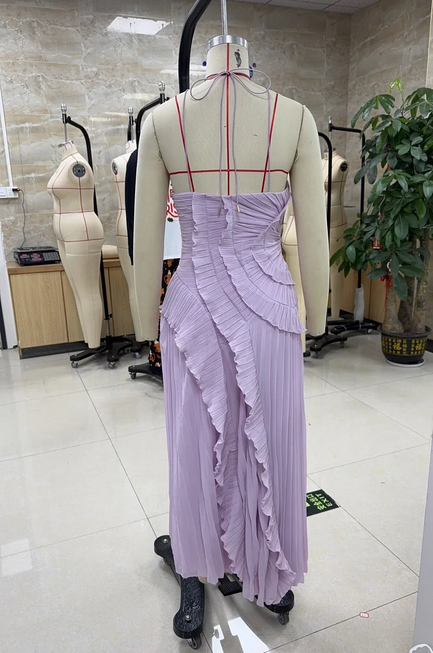 Abito lungo plissettato con volant da donna elegante Abito lungo fluido pieghettato a strati irregolare con scollo all'americana senza maniche per la festa di nozze