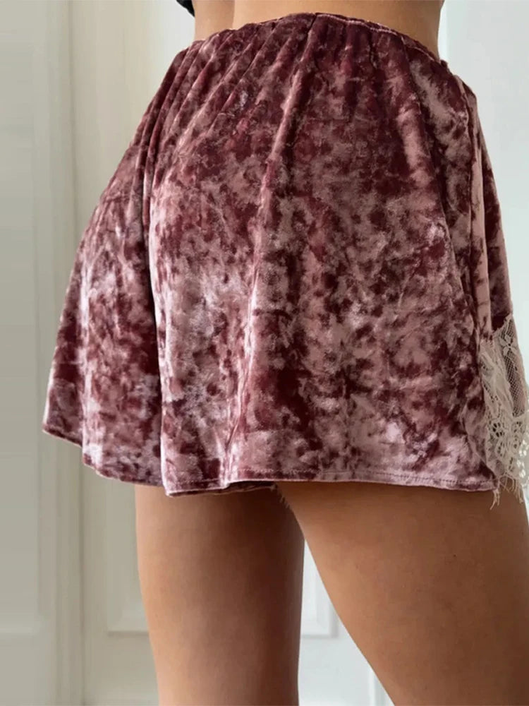 Pantaloncini Verdi in Velluto con Bordo in Pizzo, Casual da Donna a Vita Alta, Gamba Dritta, Nuovi Modelli 2026, Outfit Estivo da Spiaggia per Vacanze