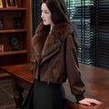 Cappotto Invernale Donna 2026 Nuovo Stile Estero di Nicchia, Corto in Cotone con Collo in Pelliccia Beige, Vestibilità Ampia e Versatile, Sottile
