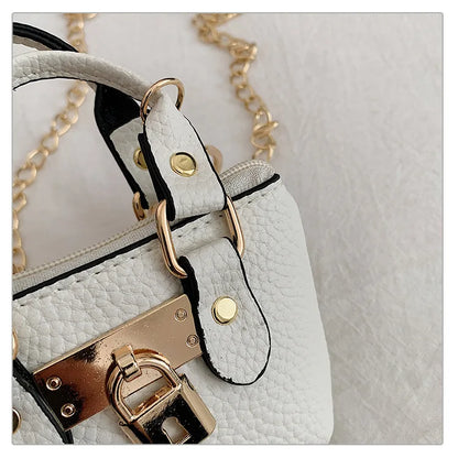 Borsa quadrata piccola da ragazza a tracolla per l'estate 2025, i nuovi bambini classici che portano una borsa a tracolla monospalla. portachiavi portafoglio