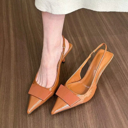 Sandales d'été 2026 pour femme à talon haut, chaussures élégantes à bout pointu avec bride arrière, design tendance pour banquets et fêtes