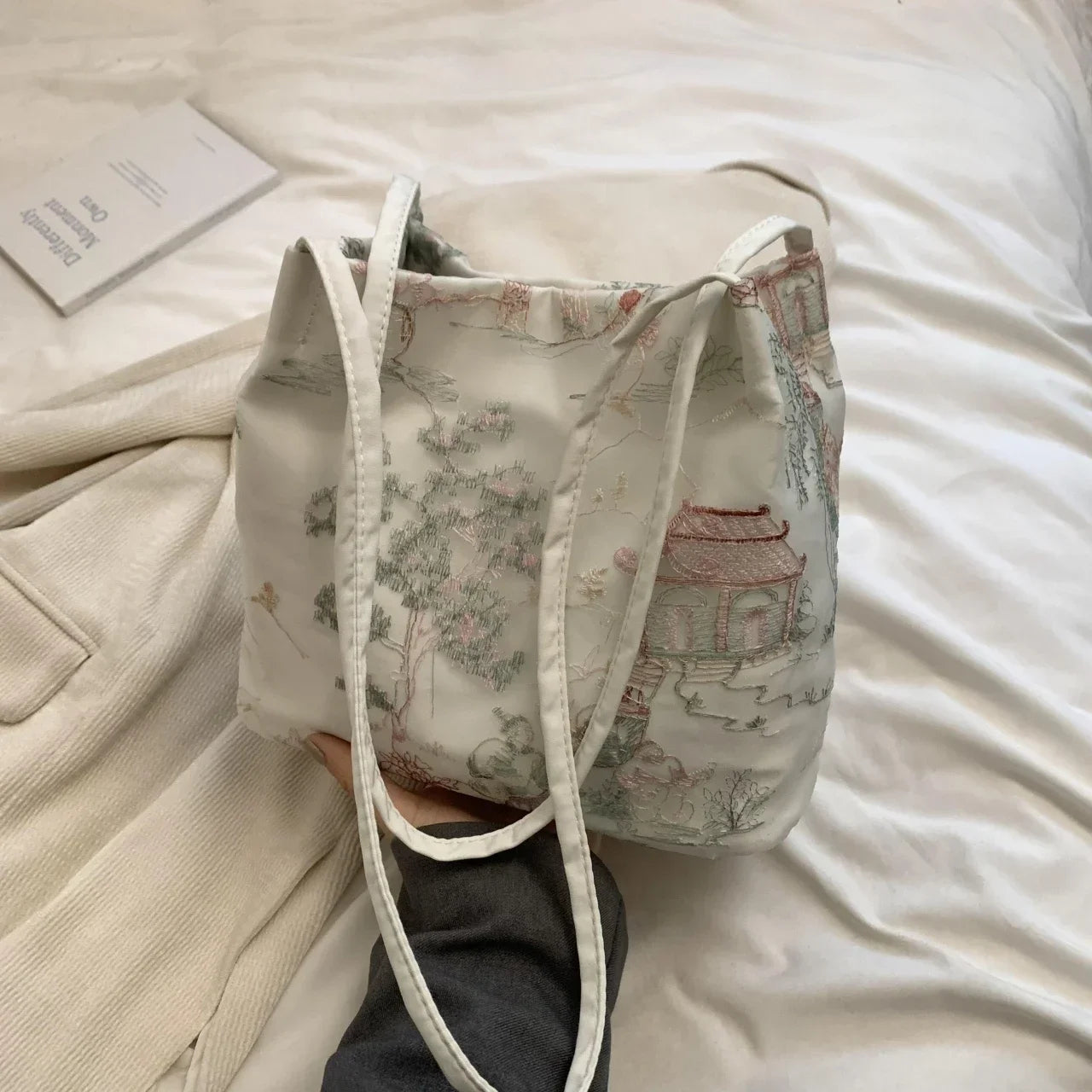 Borsa a tracolla da donna alla moda ricamata in stile cinese di vendita caldo 2026 Borsa di grande capacità di nuova tendenza estiva