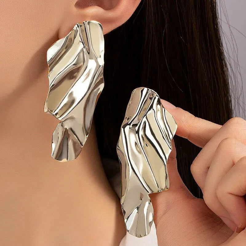 Nuovi orecchini pendenti lunghi esagerati per le donne Orecchini pendenti in metallo intrecciato grandi Gioielli per orecchie europei alla moda alla moda