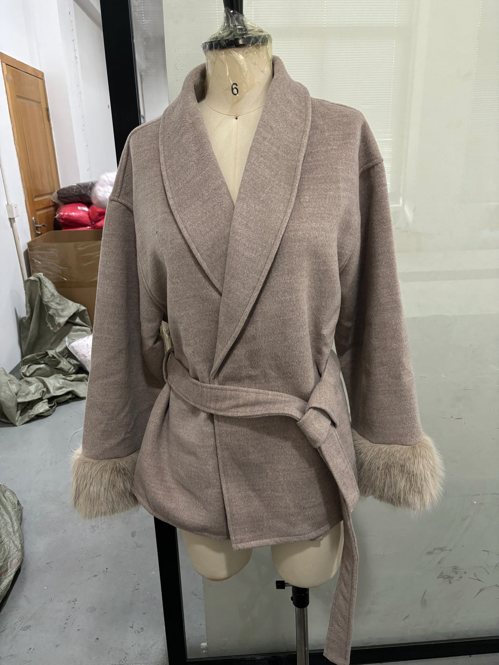Cappotto di lana patchwork in pelliccia solida Moda donna Manica intera Scollo a V Con lacci Cappotto lungo allentato Autunno Ufficio Pendolarismo Lady Outwear