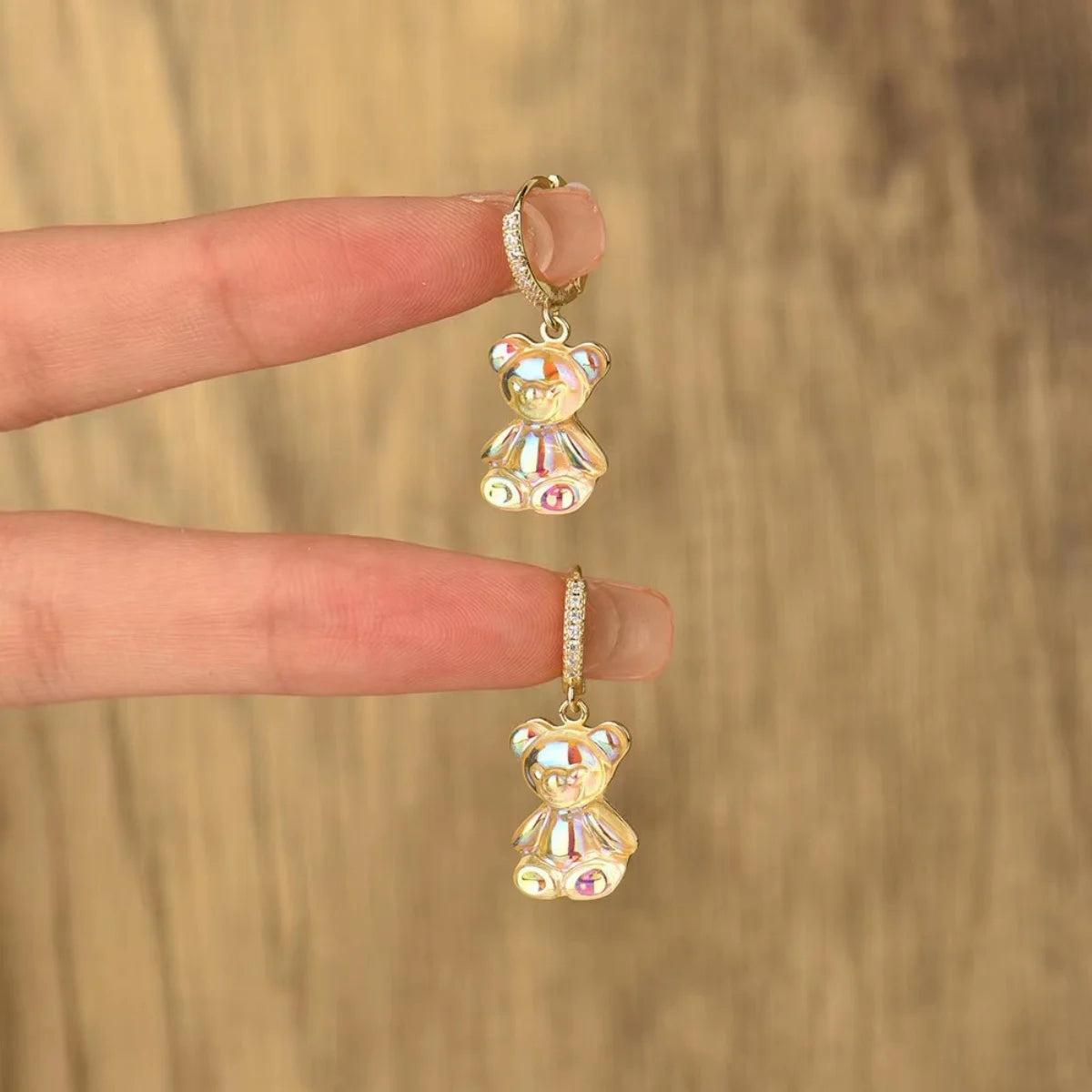 Orecchini pendenti a forma di orsetto con zirconi brillanti in rame dorato |   Nuovi Gioielli Trendy per Feste e Matrimoni |   Regalo Perfetto per Ragazze