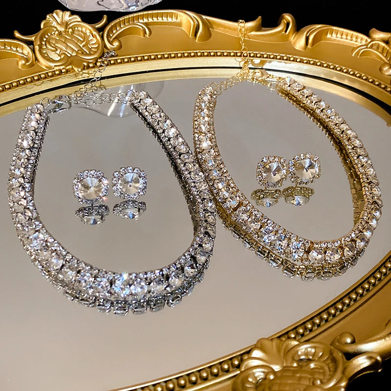 Orecchini a bottone con collana di strass verdi di lusso per le donne collane con Choker di cristallo Set di gioielli per banchetti di matrimoni di moda da donna