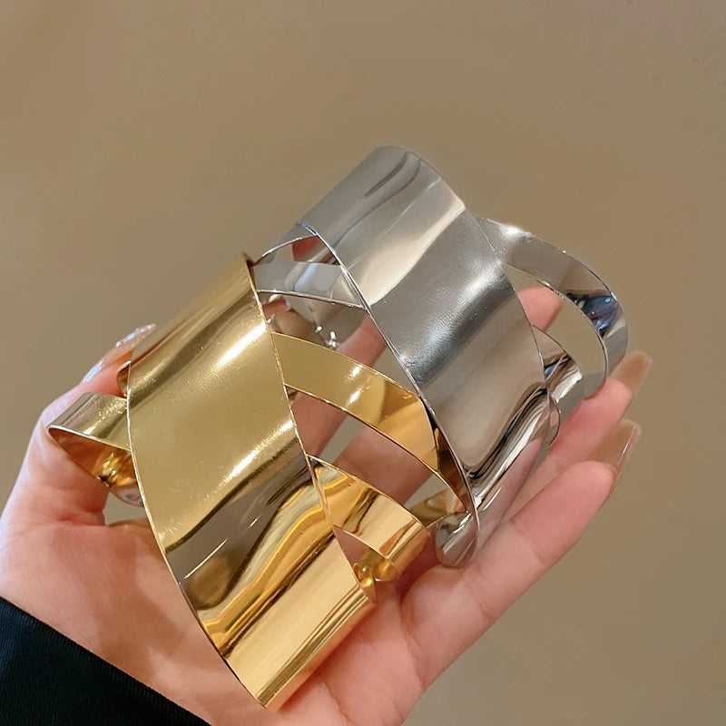 Bracciale in lega geometrica multistrato con anello in metallo per donna Accessori per gioielli da festa di lusso con anello da braccio stile esagerato e fresco