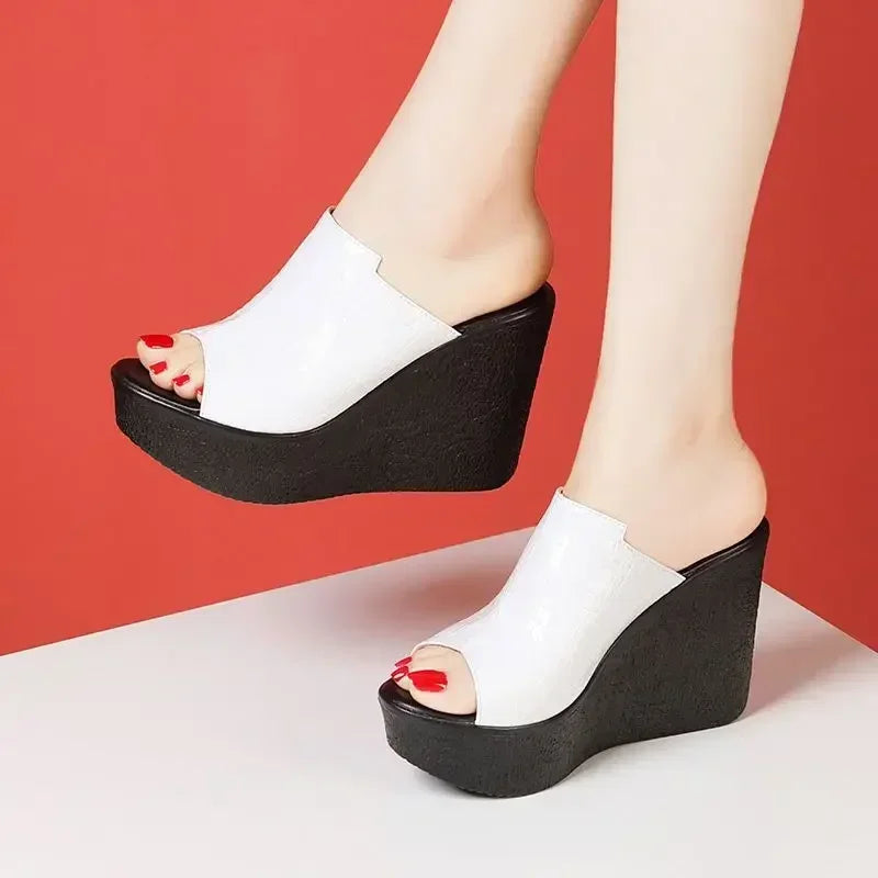 Sandali con Zeppa in Pelle Lucida Estivi da Donna, Misura Piccola 32-43, Tacco Alto 11cm, Ciabatte Eleganti per Ufficio e Modello, Collezione 2026