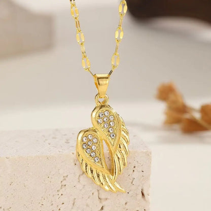 Collana con Ciondolo a Forma di Cuore con Ali d'Angelo in Argento con Micro Zirconi Incastonati, Nuovo Design Estetico di Alta Qualità, Squisita ed Elegante