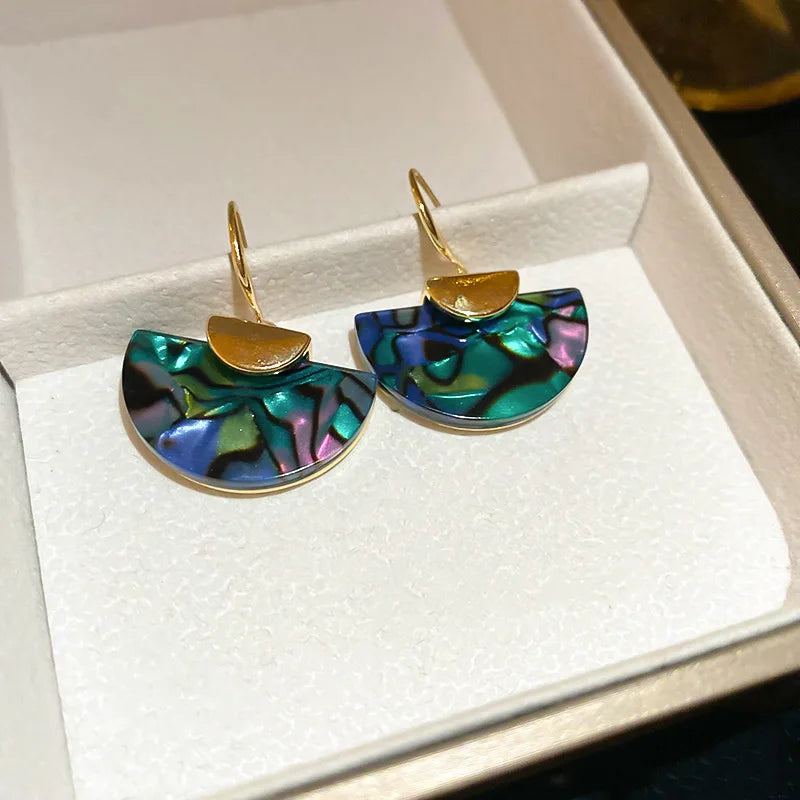 Orecchini Pendenti a Goccia con Conchiglia di Abalone per Donne, Orecchini Pendenti in Resina Colorata Effetto Sfumato, Gioielli per Orecchie a Semicerchio Eleganti K