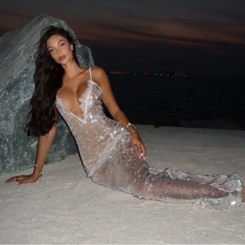 Abito trasparente con cinturino per spaghetti con paillettes Abito da donna sexy con scollo a V in pizzo profondo aderente Abiti da festa da spiaggia 2025 Abito da vacanza elegante e chic
