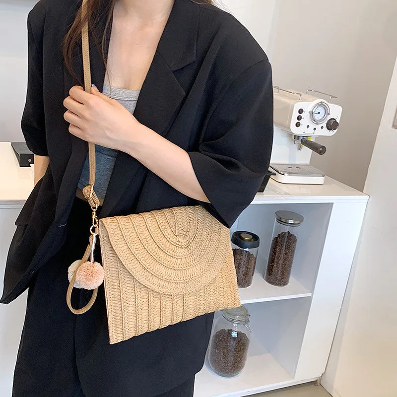 Pochette di paglia da spiaggia estiva borsa a tracolla con ciondolo a sfera carina per le donne borse a tracolla da viaggio borsa da donna borse Casual borsa di vimini
