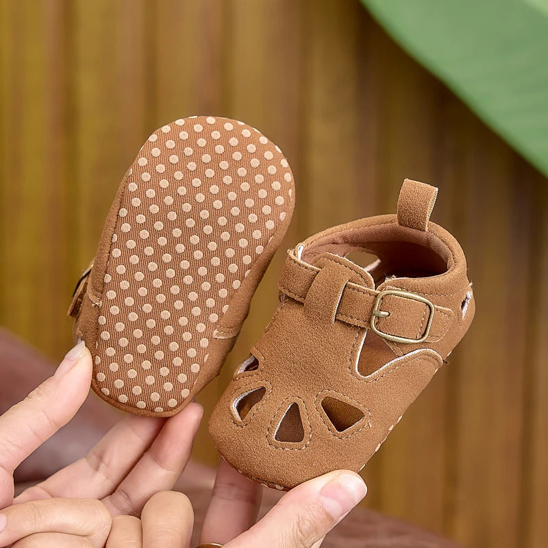 Sandali estivi per bambini da 0 a 1 anno, scarpe per bambini con suola morbida e antiscivolo, sandali per bambini con punta chiusa e anticollisione da 0 a 1 anno, adatti sia per ragazzi che per ragazze