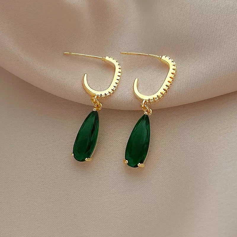 Huitan Orecchini pendenti con zirconi verdi pera per donna Temperamento Orecchini pendenti con orecchio color oro Gioielli alla moda di lusso da donna da ufficio