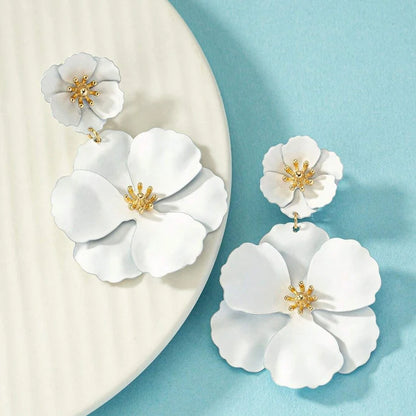 Orecchini pendenti con fiori fucsia da donna Placcatura in oro Orecchini pendenti con fiori grandi spray fucsia bianchi Orecchini da sposa per le vacanze