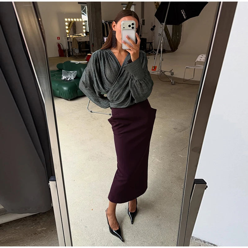 Gonna midi a vita alta stampata, con incrocio frontale e taglio dritto, collezione autunno 2026, gonna da donna per uso quotidiano, alla moda, elegante e casual.