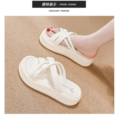 Neue Sommer-Arrivals: Sandalen und Badelatschen, modisch, atmungsaktiv, rutschfest, leicht, lässig, für drinnen und draußen, Strand und Alltag